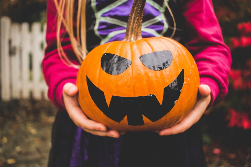 4 Halloween Tips For Sensory Kids to help your child with Sensory Processing Disorder thrive during Halloween and manage the sensory overload that comes with it. Photo by Julia Raasch on Unsplash