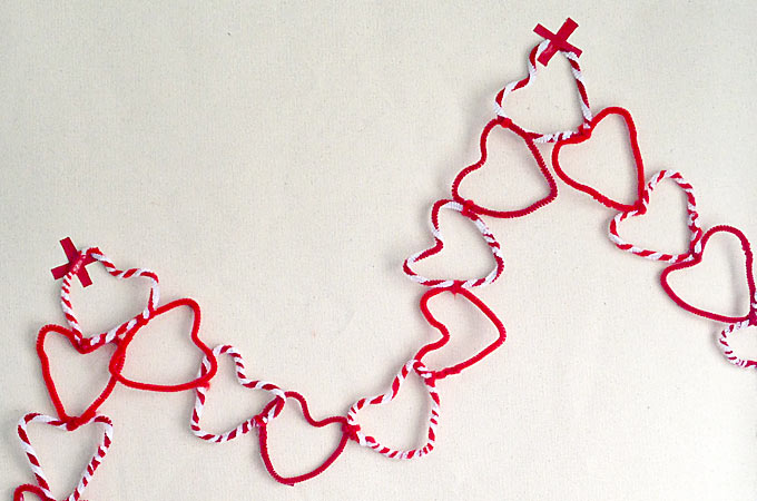 Why buy Valentine's Day decorations when your kids can make them at home? These Pipe Cleaner Hearts make the most adorable diy heart garland!