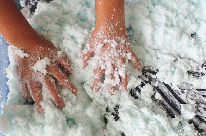 Do you live in an area where the sun never sleeps? Do your kids pine for a snow day? Well then, read on to find out how to make fake snow for kids!