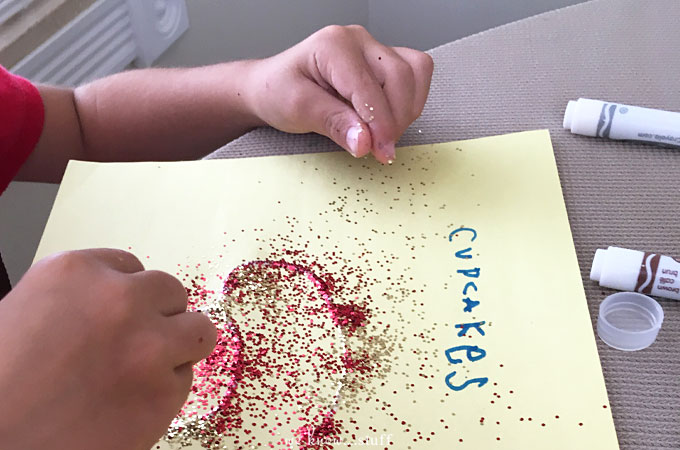 This Gratitude Craft Book is a cute kids craft for Thanksgiving. Our kids are going to have so much fun making these and sharing them with family at dinner.