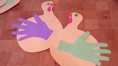 These construction paper, hand print, turkey crafts for kids are an adorable way to make some Thanksgiving decorations for your home. www.weknowstuff.us.com