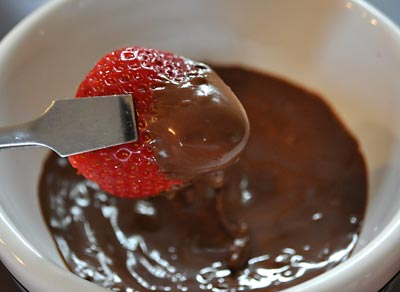 Chocolate Fondue, https://www.weknowstuff.us.com/