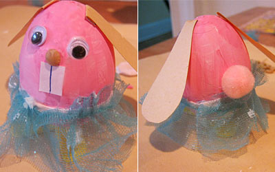 These cute little painted bunnies are awesome and make a perfect Easter decoration for kids. Who knew that a blown egg craft could be so simple? www.weknowstuff.us.com