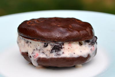 Sometimes, you just need some Oreos. Sometimes, you just need some vanilla ice cream. Sometimes, you need both: enter our Oreo Cookie Ice Cream Recipe.