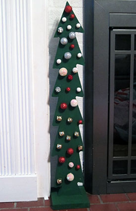 This Christmas Tree craft for kids uses wood trees with pre-drilled holes from Michaels. Once painted, they make great keepsake decorations. This Christmas Tree craft for kids uses wood trees with pre-drilled holes from Michaels. Once painted, they make great keepsake decorations. www.weknowstuff.us.com