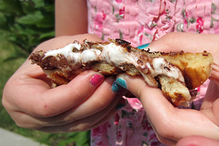 https://www.weknowstuff.us.com King's Hawaiian S'mores Panini