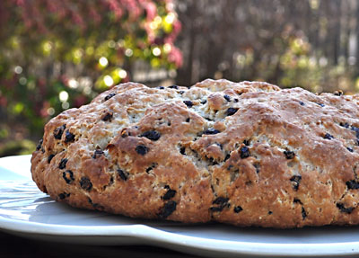 Irish Soda Bread (with orange zest and currants), www.weknowstuff.us.com