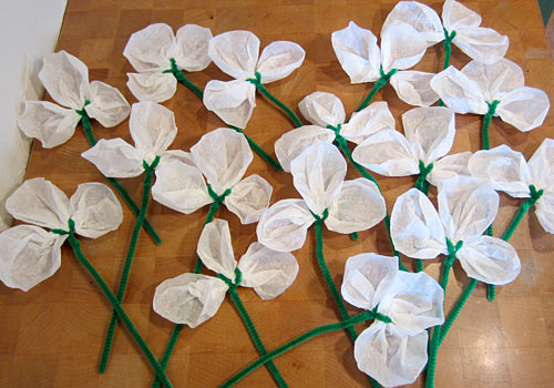 Are you a fan of homemade decorations? This Coffee Filter Shamrock is an easy St Patrick's Day Craft and uses stuff in you already have in your home.