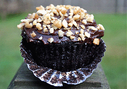 Chocolate Zucchini Cupcakes with Chocolate Ganche, www.weknowstuff.us.com