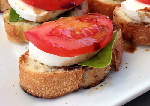 Grilled Bruschetta Caprese, www.weknowstuff.us.com