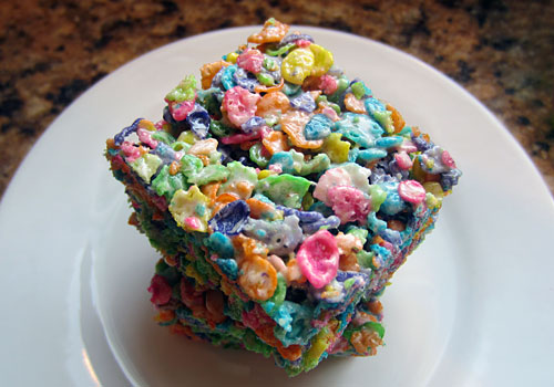 Gluten Free Fruity Pebble Treats https://www.weknowstuff.us.com