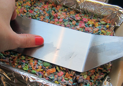 Gluten Free Fruity Pebble Treats https://www.weknowstuff.us.com