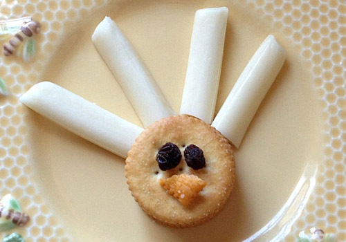 I like to put out a few healthy snacks for the kids to nosh on before our big turkey dinner. These funny turkey themed snacks are perfect for little kids.
